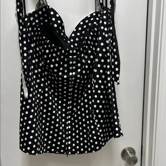 Torrid Black and White Polka Dot Halter Top, size 2 - Picture 4 of 8